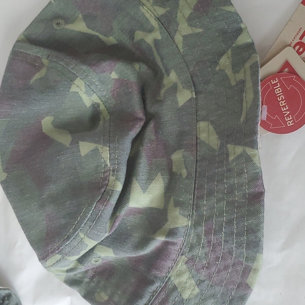 🏈 NWT LEVIS REVERSIBLE BUCKET HAT - Picture 2 of 10